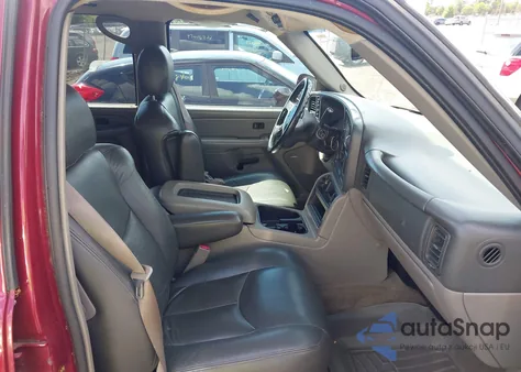 2005 Chevrolet Suburban 1500 Ls z USA, uszkodzony, nr VIN 1GNFK16Z55J184053